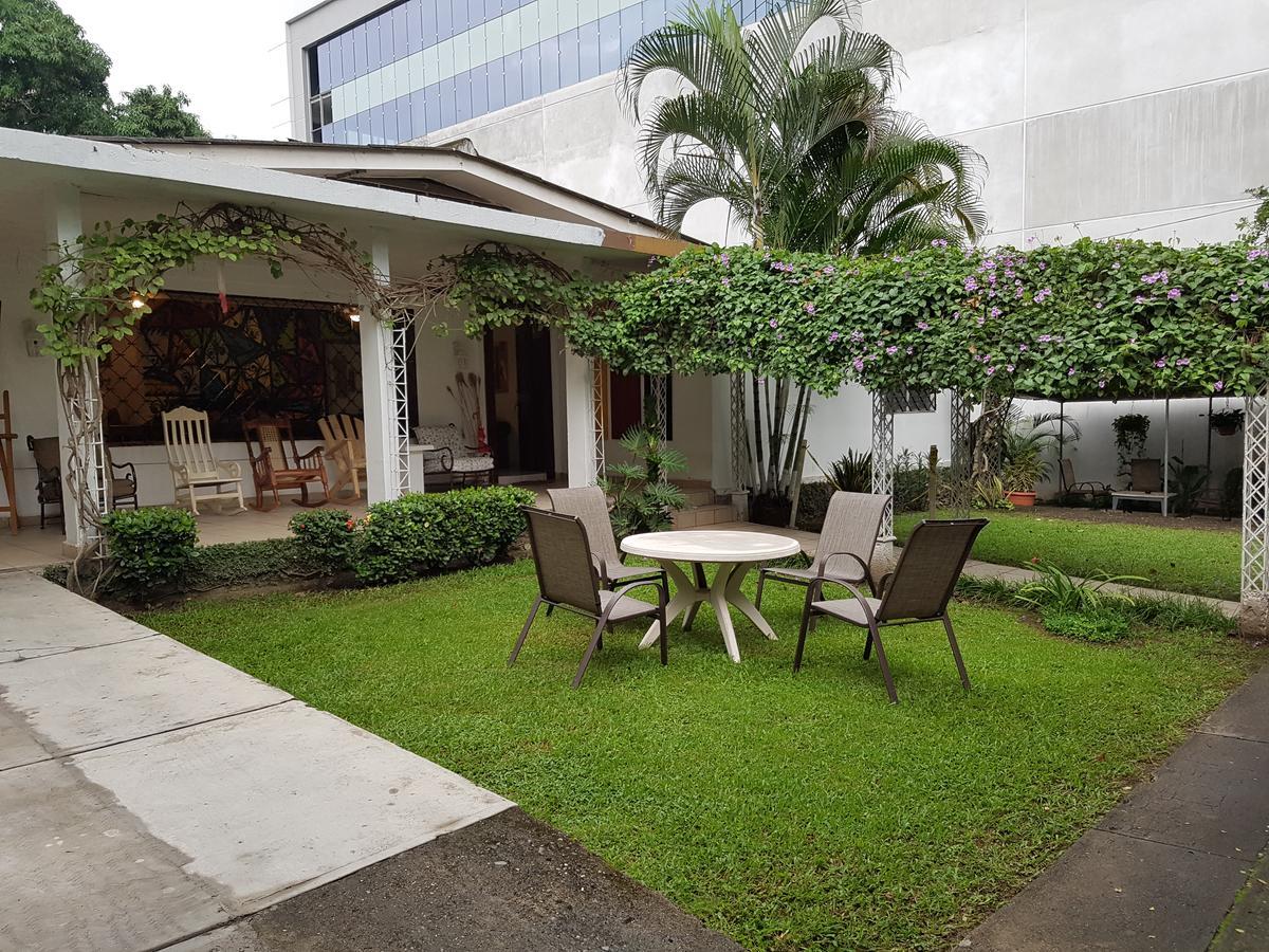 Hostal Aqui Me Quedo San Pedro Sula Buitenkant foto