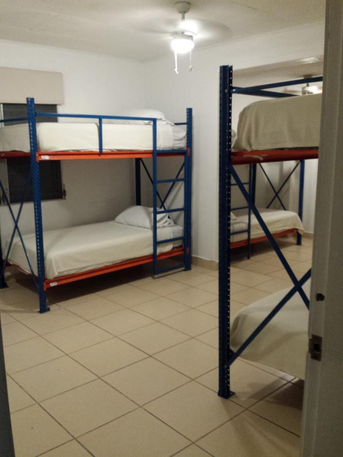 Hostal Aqui Me Quedo San Pedro Sula Buitenkant foto